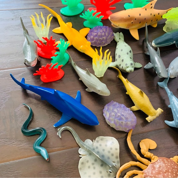 Terra by Battat Marine World Sea Life Set Toy Animal Figures Playset, 35 pieces - Picture 6 of 11